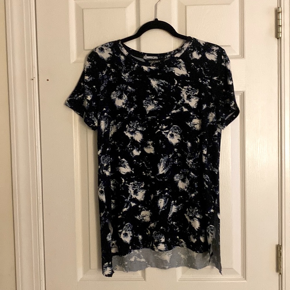 Ellen Tracy Navy & White Tee M - w/pinking shear trim edges in the sides & back